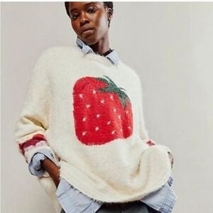 Free People XL cozy strawberry pullover sweater 🥰🍓